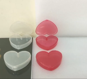 Bộ 2 hộp nhựa nhỏ hình trái tim  8x73x2cm đựng nữ trang thuốc kim chỉ vật dụng nhỏ. HP2020