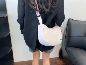 koreafashionshop(KR2381) กระเป๋าสะพายข้าง มี2ช่องด้านหน้าใส่ของ(ขนาด12นิ้ว)