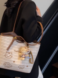 EchoBliss  กระเป๋าชายหาดสไตล์ตะวันตกกระเป๋าหญิงกระเป๋าแฟชั่นลำลองแบบใหม่กระเป๋าโท้ทสะพายไหล่เดี่ยวความจุใหญ่