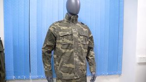 เสื้อแจ็กเก็ตยีนส์ลายพรางสําหรับผู้ชายชุดทํางานเสื้อแจ็กเก็ตขนาดใหญ่สําหรับผู้ชายสินค้าปี2022