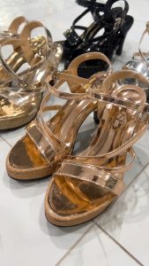 รองเท้าส้นสูงเด็กหญิง แฟชั่นเจ้าหญิง สีโรสโกลด์ สีทอง สีเงิน สีดำ พื้นกลิตเตอร์วิ้งๆ สายคาดเงา มีส้น ใส่ออกงาน ปาร์ตี้ งานแสดง เดินแบบ ถ่ายรูป รองเท้าสำหรับเด็กผู้หญิง สวยหรู ใส่สบาย มีหลายสี ใส่ได้ทุกโอกาส