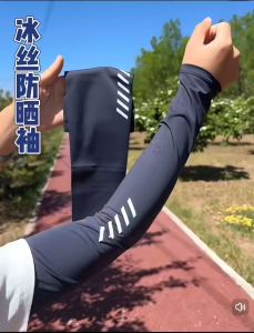 DOSO ☀️【1คู่】ปลอกแขนกันแดด 1คู่  แขนเสื้อกันแดดสําหรับขี่กลางแจ้ง ปลอกแขนกีฬา ดูดซับเหงื่อได้ดี ป้องกันแสง UV 99% ผ้าเย็นดี และความยืดหยุ่นที่ดี สวมใส่สบาย หลายสี สําหรับผู้ชาย Outdoor riding sunscreen sleeve (55-110kg)