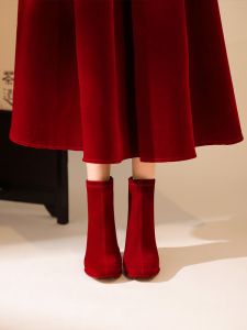 รองเท้าแต่งงานสีแดงฤดูหนาว รองเท้าบู๊ตส้นสูงทรงหัวเหลี่ยม รองเท้าแต่งงานสุดหรู รองเท้าผู้หญิง รองเท้าบู๊ตแฟชั่น รองเท้าบู๊ตสั้น