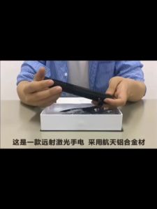 ตัวชี้เลเซอร์สีเขียว 90000W การฉายรังสีระยะไกลพิเศษ 15000m ตัวชี้เลเซอร์กำลังสูง 6800mAh แบตเตอรี่แบบชาร์จไฟได้ + เครื่องชาร์จไร้สาย