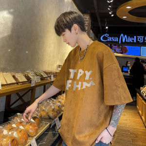 เสื้อยืดแขนสั้นผ้าหนังสัตว์ปลอมสไตล์อเมริกัน ทรงหลวม คอกลม สำหรับผู้ชาย ฤดูใบไม้ร่วง 2025 เสื้อยืดแขนสั้นพิมพ์ลายตัวอักษรสำหรับผู้ชาย