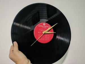 PERSONALIZED WALL CLOCK DISPLAY VINYL RECORDS (ACTUAL PHOTO POSTED)