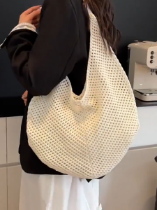 New Women Single Shoulder Crochet Bag for Vacation and Leisure Needle Woven Bag Hand-Held Tote Bag Knitted Mesh with Daisy Flower