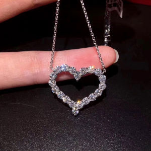 Huitan Bling Bling Princess Heart Pendant Necklace Silver Color Romantic Wedding Engagement Necklaces Trendy Jewelry for Women