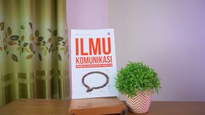 Buku Komunikasi : Ilmu Komunikasi Sebuah Pengantar Praktis