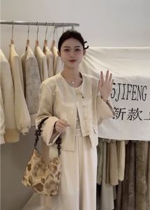 New Chinese Style National Trend Short Outerwear Womens 2024 Spring New Design Sense Button Coat Fragrant Style Long Sleeve