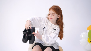 MY MELODY รองเท้านักเรียนมายเมโลดี้สีดำ ซัพกำมะหยี่ แบบคลิปล็อคสุดน่ารัก รุ่นMM-097