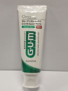 GUMยาสีฟันซันซตาร์ กัม เดนทัล เพส เอส ขนาด 130 กรัมชื่อยาสีฟัน:ซันซตาร์ กัม เดนทัล เพส เอสชนิต:ครีมส่วนผสมฟลูออไรด์:: โซเดียมฟลูออไรด์ 950 ppmทะเบียน คย.10-2-6010042571บริษัทผลิต:SUNSTAR INC JAPANบริษัทจัดจำหน่าย:บริษัท ดีเคเอสเอช (ประเทศไทย)