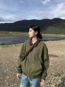 เสื้อแจ็คเก็ตคอปกพับหลวมๆ สไตล์ย้อนยุคสไตล์อเมริกันสำหรับฤดูใบไม้ร่วง เสื้อผ้าทำงานแบบสองสีสำหรับคู่รัก เสื้อผ้าทำงานแบบลำลอง