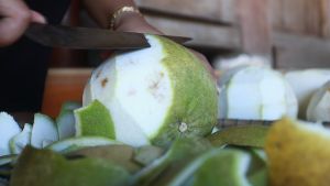 Tinh dầu Bưởi Làng Hạ ngăn ngừa rụng tóc giúp tóc mọc nhanh và chắc khỏe