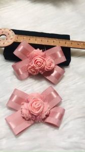 Cài áo nơ phối hoa hồng. KT 6 X8cm. Có 2 màu. Nhận thiết kế theo yêu cầu của khách