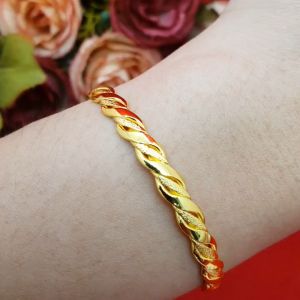 กำไลคลิปล็อค เส้นผ่านศูนย์กลาง 4.5 ซม. ชุบทอง งานสวย ได้รับมากมาย 40 โอกาส