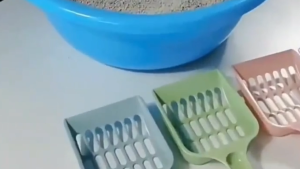 Cat Litter Scoop Mini Cat Litter Shovel Compact Plastic Ergonomic Handle Fine Mesh Deep Sifting Easy Clean Holes Hook Design for Home Daily Litter Care