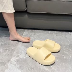 Tsion รองเท้าแตะน่ารัก รองเท้าแตะสไตล์เกาหลี รองเท้าพื้นนิ่มสีพื้นพาสเทล ดีย์ต่อใจ กันลื่น วัสดุทำจากยางใส่ เรียบหรู ดูแพง