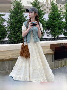 ชุดเดรสสีขาวสไตล์เจ้าหญิง ชุดเดรสผู้หญิงฤดูร้อน 2025 ชุดเดรสทรงเอแขนสั้นคอวี ชุดเดรสสองชิ้นทรงเข้ารูป