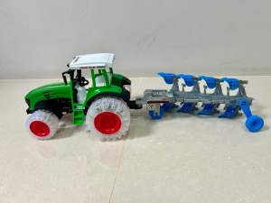 รถไถพรวน ของเล่นเด็ก มีลาน หางไถถอดได้ ล้อรถมีไฟ