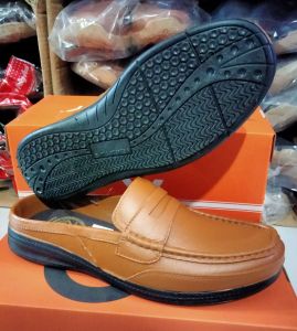 SEPATU SENDAL PRIA TERLARIS..BAHAN KARET.. TERBUAT DARI PABRIK ATT..