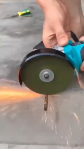 🔥COD🔥เครื่องเจียรมุมไร้สาย ลูกหมูไร้สาย เครื่องเจียแบต หินเจียรแบบไร้สาย ลูกหมูไฟฟ้า หินเจียรไร้สาย ลูกหมูหินเจียร เครื่องเจียรไร้สาย หินเจียรไฟฟ้า อายุการใช้งานแบตเตอรี่ยาวนาน แรงบิดสูง น้ำหนักเบาพกพาสะดวก  ตัดกระเบื้อง เหล็ก ไม้ ใบมีด 125มม กำลังไฟสูง