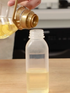 Oil Bottle 300ML 500ML Plastic Condiment Squeeze Bottles Kitchen Ketchup Salad Olive Oil Sauce Dispenser Leakproof Cooking Bottle