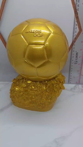 Piala trophy replika ballon d or tinggi 25 cm