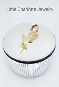 เข็มกลัดคริสตัล Fresh Water Pearl จาก Swarovski ประดับมุก รูปแบบ Fresh Water Pearl