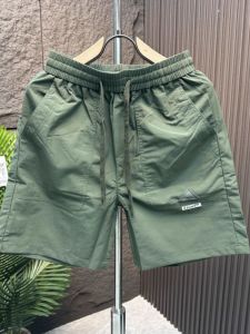 กางเกงขาสั้นชายผ้าโพลีเอสเตอร์บางแห้งเร็ว ทรงหลวม ทรงลำลอง กางเกงขาสั้นชายหาด ฤดูร้อน 2025 กางเกงขายาวทรงหลวมสำหรับผู้ชาย