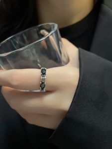 แหวนสีซิลเวอร์สไตล์วินเทจสำหรับผู้หญิง SRRMHYN แหวนเพชร Zirconia ประดับเล็กๆ หรูหรา แหวนทรงสี่เหลี่ยม