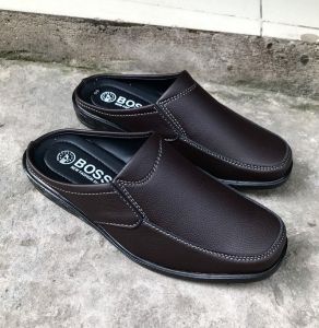 Dép bít mũi nam phom đẹp..da mềm..mang êm chân..mã SP18..màu nâu.. đế khâu sẵn rất chắc chắn