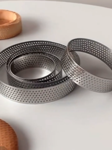 7PC Perforated Tart Ring Set for Baking Stainless Steel Round Cake Rings French Dessert mold Small Fruit Tart Rings Baking Molds