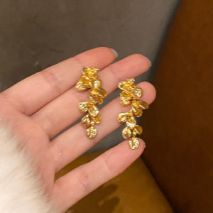 New Chinese Style Leaf Tassel Earrings Womens Luxury Sensation Alloy Gold Plated Ear Jewelry Fresh out Autumn 2025