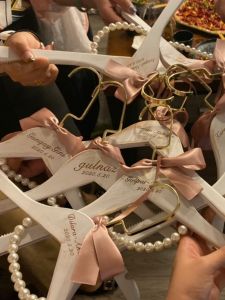 Wedding Clothes Hanger Names New Bride Groom Wedding Dress Gown Hanger Engraving Wedding Souvenir Wooden Plastic Organizer