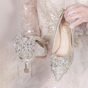 รองเท้าแต่งงานสีเงินสไตล์ฝรั่งเศส รองเท้าแต่งงานคริสตัล รองเท้าส้นสูงแบบมีสายรัดโบว์ รองเท้าส้นบางสำหรับผู้หญิง รองเท้าส้นแบนแบบสวมหัวแหลม