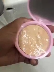 24-Hour Lasting Oil Control Matte Soft Coke Waterproof Anti Smudge Powder Whitening Natural Concealer Set Makeup Powder Three Color Options Non Sticky Quick Drying Powder Fine Non Sticking Powder