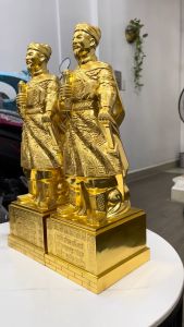 Tượng trần quốc tuấn cao 50cm dát vàng 9999 đúc từ đồng đỏ hoa văn cày nổi nặng 11kg/tượng