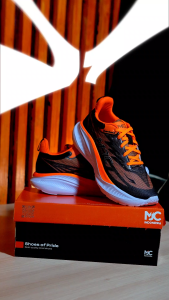 MJC Indonesia Quantum X - Sepatu Lari Pria Hitam Orange Ringan Anti Slip Sol Tebal Responsif Gaya Maksimal High Visibility