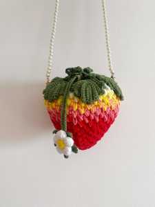 กระเป๋าถือผ้าถักลายสตรอเบอร์รี่สำเร็จรูป DIY กระเป๋าสะพายข้างน่ารักสำหรับเพื่อนและแฟนเด็ก ของขวัญวันเกิด กระเป๋าสะพายข้างแบบสะพายข้าง