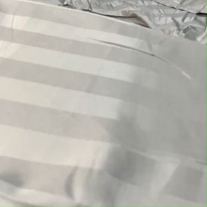 ผ้าปูที่นอน 6ฟุต 5ฟุต 3.5 ฟุต ลายริ้วเกรโรงแรมเนื้อผ้าดีหนานุมสีไม่ตกกันขนแมวขนหมา หนึ่งชุดมี 5ชิ้น