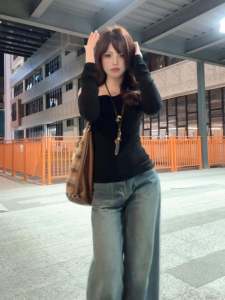 เสื้อยืดแขนยาวทรงสลิมฟิตสำหรับผู้หญิง สไตล์วินเทจสีดำ ทรงเข้ารูป ทรงเข้ารูป สไตล์เกาหลี ระบายอากาศได้ดี ระบายความชื้นได้ดี เสื้อผ้าทำงาน