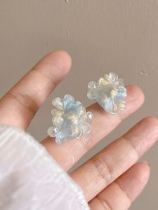 ต่างหูดอกไม้สีน้ำเงินลายแอนิเมชั่นสำหรับผู้หญิง ดีไซน์เก๋ไก๋ ต่างหูแบบมีแหลม ประดับตกแต่ง เครื่องประดับแฟชั่น