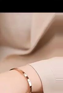 Gelang Bangle Titanium Wanita Terbaru Model Terbaru