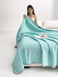 ผ้าห่มไหมเย็น ห่มน้ำแข็ง ผ้านวมเย็น นุ่มลื่น 5 ฟุต 6 ฟุต BLANKET Cool นุ่มลื่นและเย็นสบาย ผ้าห่มไอศกรีม