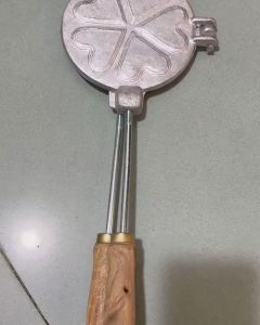 Khuôn Làm Bánh Kẹp Tàn Ong Trái Tim ĐK (14-18cm) Cán Gỗ Dài Cổ Điển