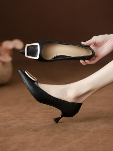 รองเท้าส้นสูงหนังแท้ทรงหัวแหลมสำหรับผู้หญิง ฤดูใบไม้ผลิและฤดูร้อน 2025 รองเท้าส้นเดี่ยวสีดำสไตล์ฝรั่งเศสแบบลำลอง รองเท้าส้นเดี่ยวแบบสวมสบาย