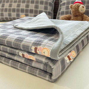 Kiss Dear | Child-targeted Cartoon-printed Flannel-cotton Blended Bed Cover