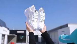 DS รองเท้าผู้หญิง รองเท้าผ้าใบผู้หญิง รองเท้าผ้าใบสตรี รองเท้าผู้หญิงพื้นหนา แฟชั่นรองเท้าเพิ่มความสูง สีเรียบง่าย สวยงาม รองเท้าแฟชั่น รองเท้าเป็นทรงดี ไม่เจ็บเท้า รองเท้ากีฬา ไซส์ 35-41