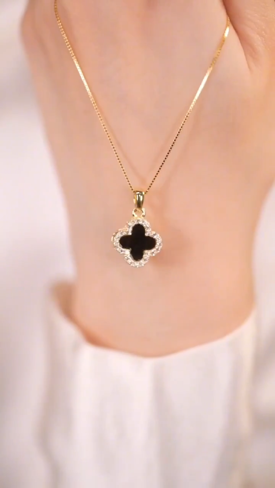 DAIMEISHU สร้อยคอโคลเวอร์สี่ใบของผู้หญิง แฟชั่นแสงหรูหรา ins โซ่กระดูกไหปลาร้า โซ่เสื้อกันหนาว